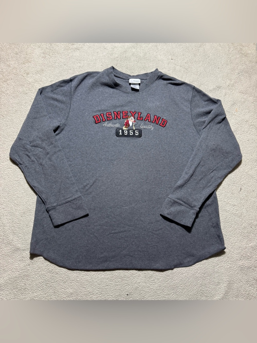 Disneyland Resort Sweatshirt Adult 2XL Gray Long Sleeve Crew Neck Grumpy Graphic